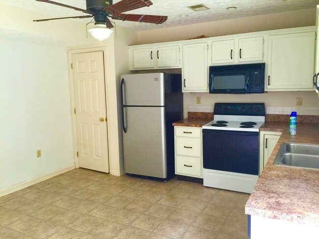 Photo - 400 Wabarto Way