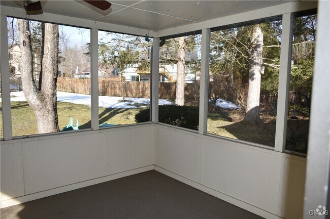 Building Photo - 8749 Columbine Cir Rental