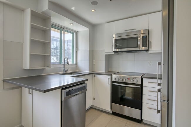 Building Photo - 3455 Rue Aylmer Unit 805