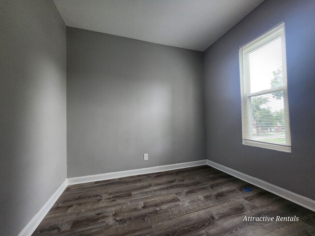 Photo - 707 E 92nd Pl