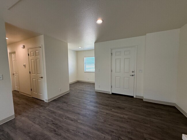 Photo - Free Month of Rent for Move in before Dec 1st - Brand New Upstairs 3 Bedroom Apartment Unidad 206
