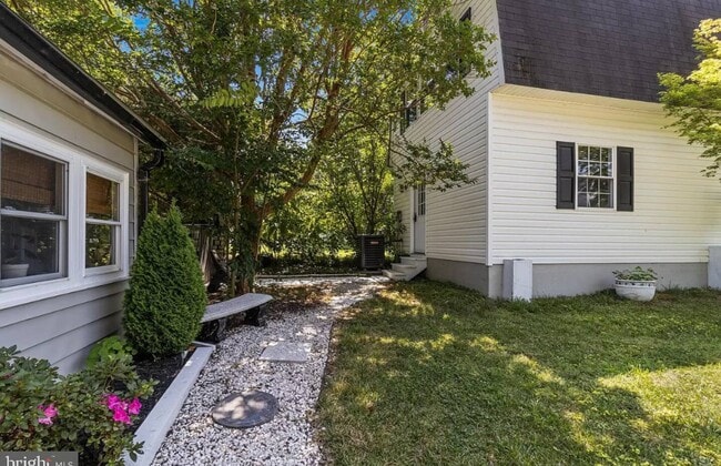Building Photo - 37526 River Springs Rd Unit Artist Studio Rental