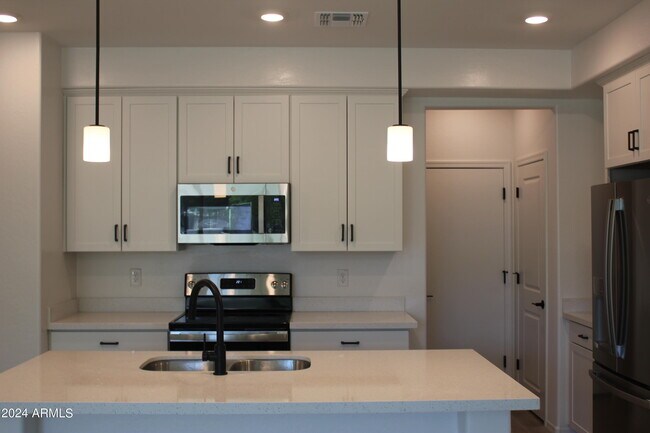 Building Photo - 2628 S Voyager Dr