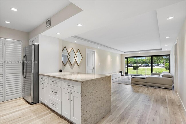 Building Photo - 230 Lakeview Dr Unit 106 Rental