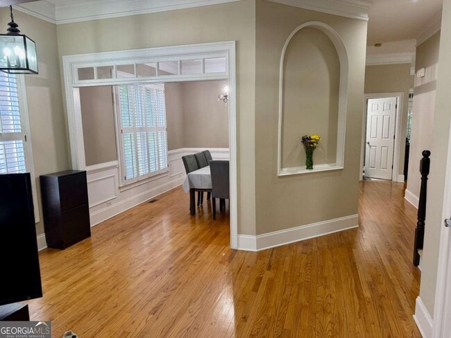 Photo - 906 Wescott Ln NE