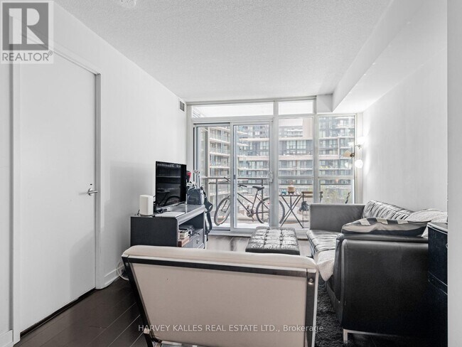 Photo - 10 Capreol Ct Unité 655