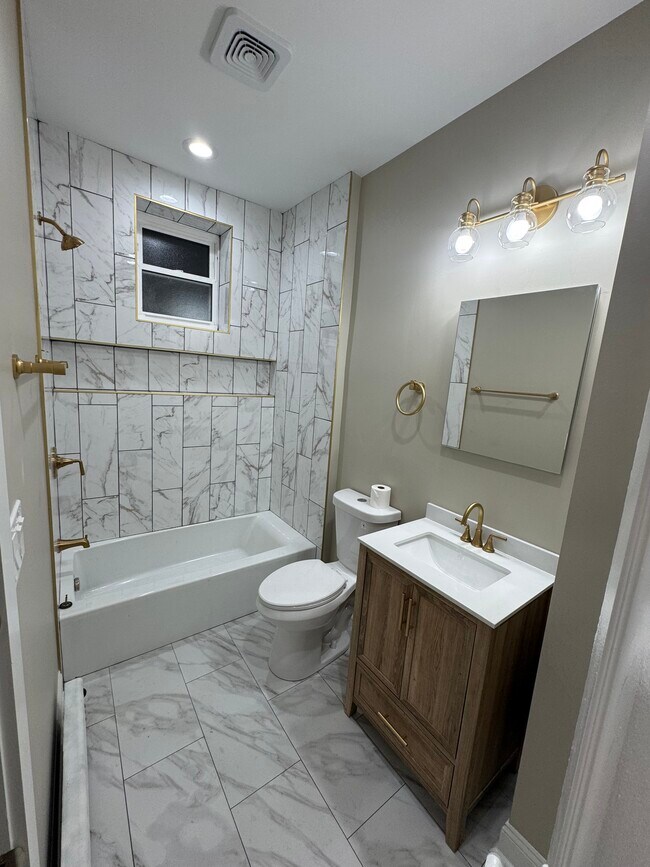 2304 N Kenneth Ave Unit 2nd floor