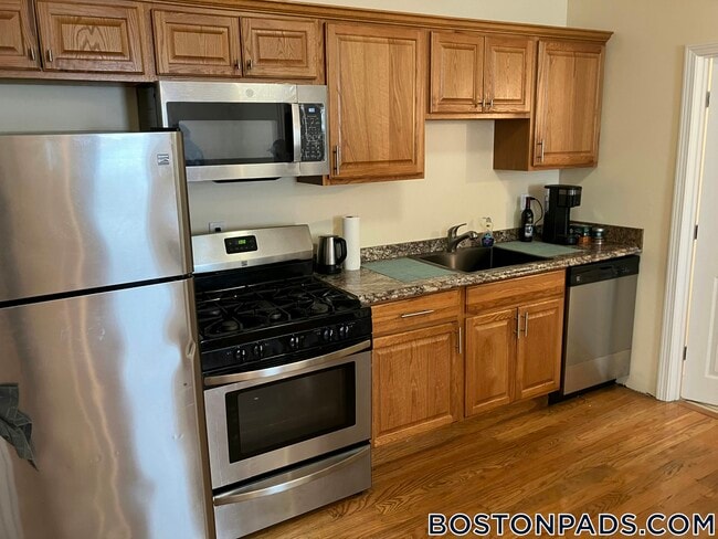 124 Charles St Unit 1
