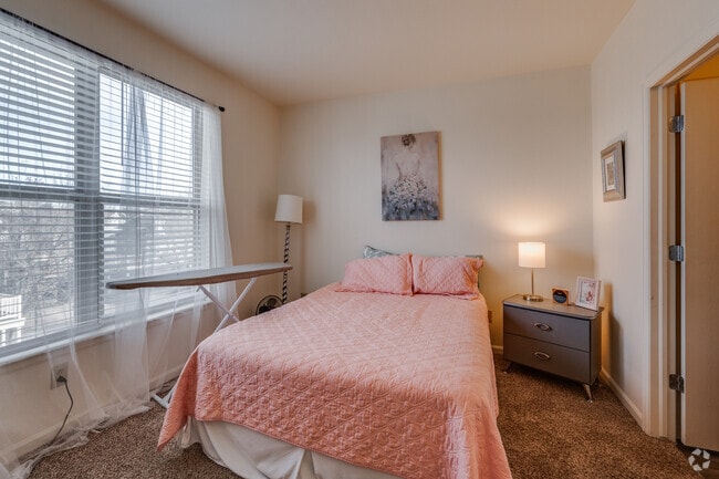 2 BR, 2 BA - 1218 SF