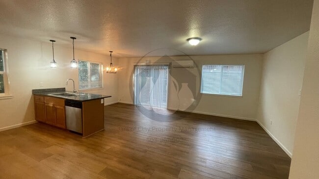 Photo - Willamina Duplex Unidad #A