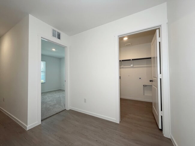 Photo - 401 Meadows Ln
