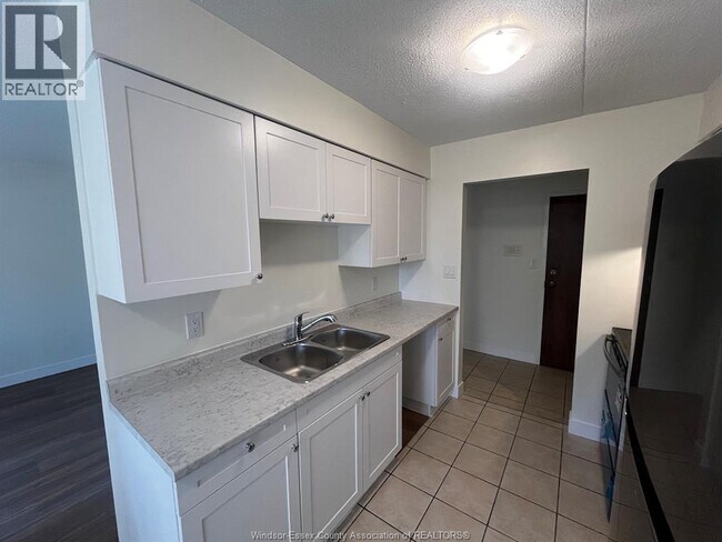 Photo - 11822 Tecumseh Rd E Unit 105