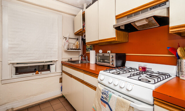 Building Photo - 94 West Cedar St Unit 2 Rental