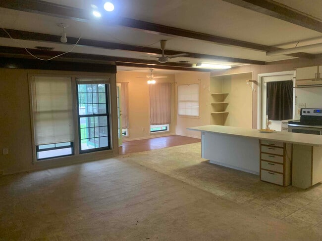 Photo - 600 Lakeshore Dr