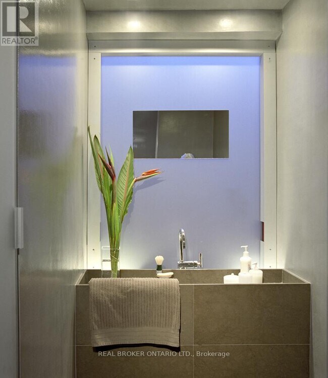 Photo - 329 Manning Ave