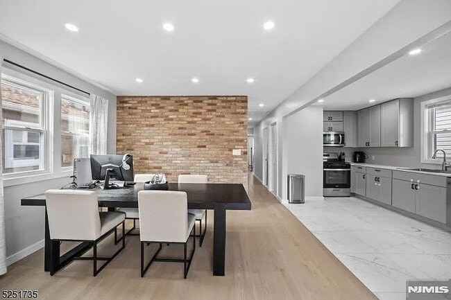 Photo - 511 Davis Ave Unit 2nd Floor