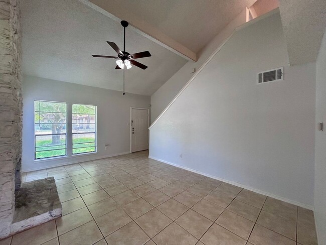 Photo - 8800 Clearbrook Trail Unidad A