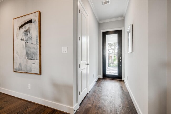 Photo - 4708 Merwin St