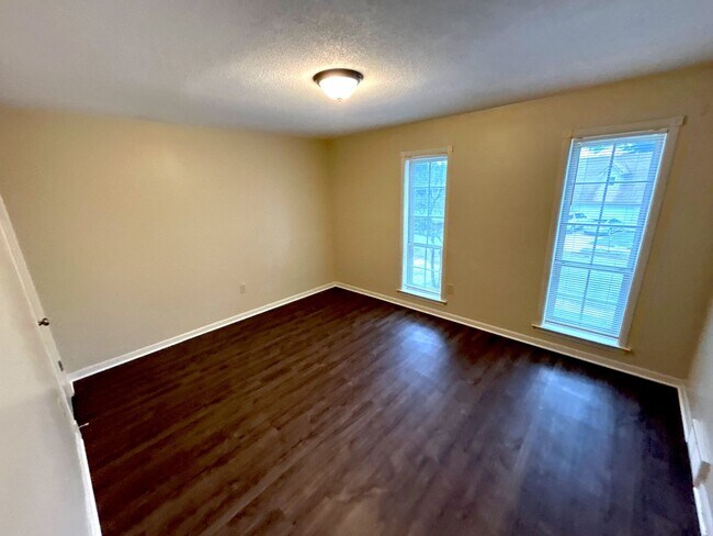 Photo - 5300 Pipers Gap Dr