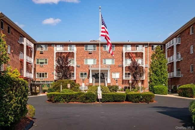 Building Photo - 838 Pelhamdale Ave Unit 1I