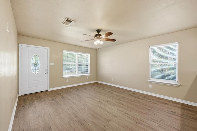 Photo - 728 W Walker St