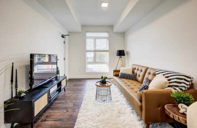 Building Photo - 132 Woolwich St