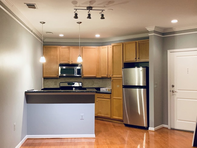 Kitchen - 2655 Prosperity Ave Unit 411