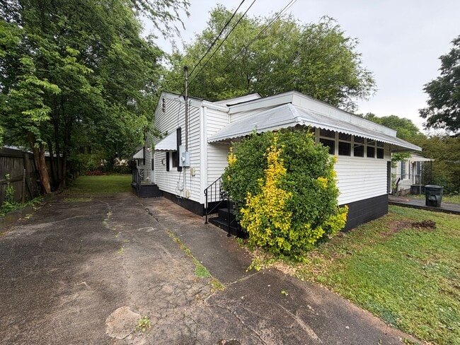 Photo - 2 Bedroom, 1 Bath Home in East Rome!