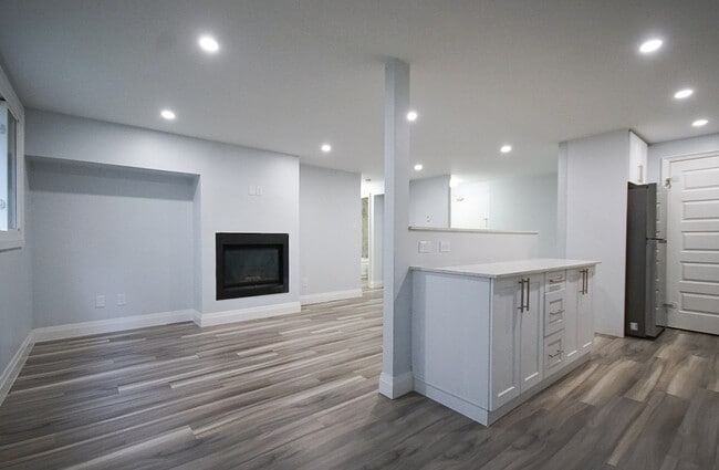 Building Photo - 581 Strasburg Rd Unit 103