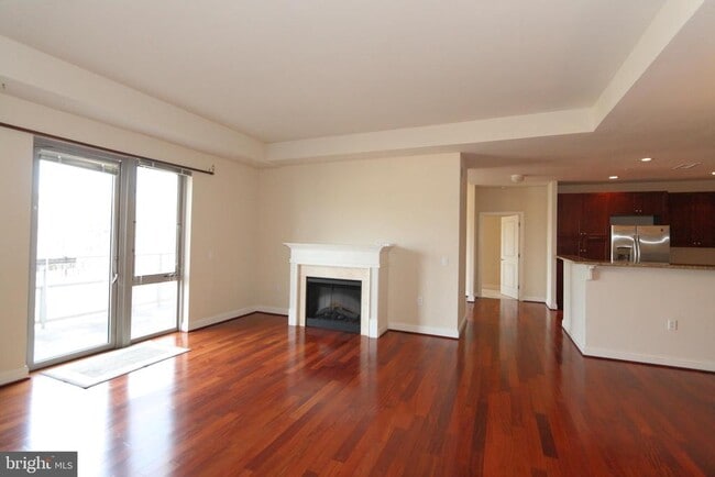 Photo - 513 W Broad St Unit 713