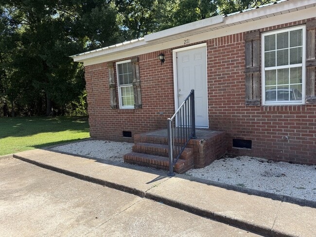 271 Bayless St