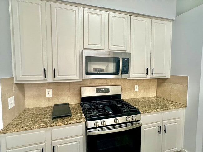 Photo - 18 S Willow Point Cir