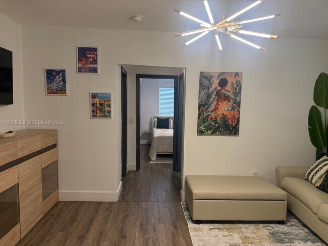 Photo - 7928 Harding Ave Unidad 2