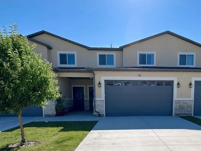 Building Photo - 200 1200 S Unit 16