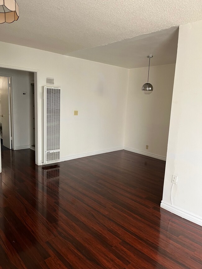 827 N Hudson Ave