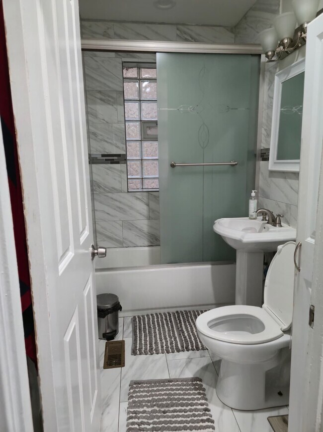 Photo - 5822 N Spaulding Ave Unidad 2