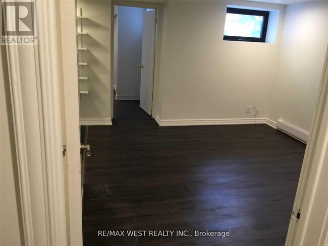 Photo - 152 Dowling Ave Unit 4