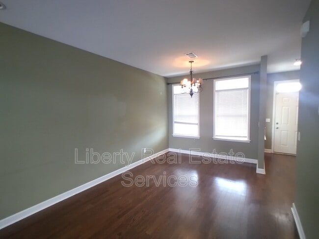 Photo - 114 Governors Blvd