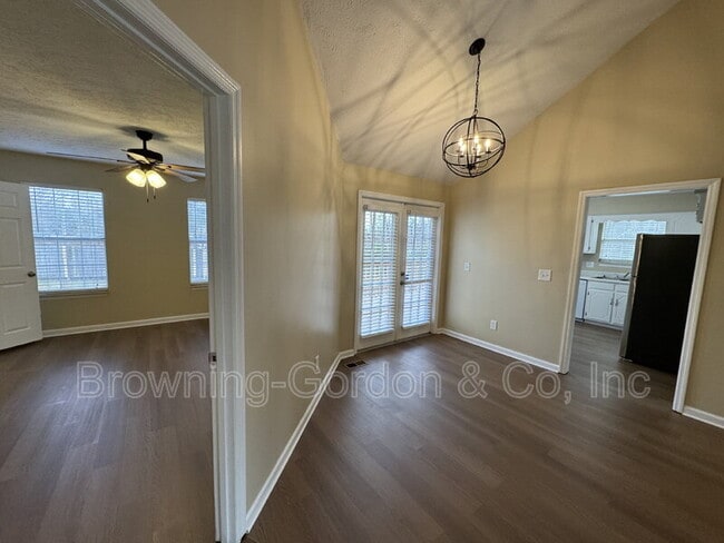 Photo - 1111 Cedarhill Ct