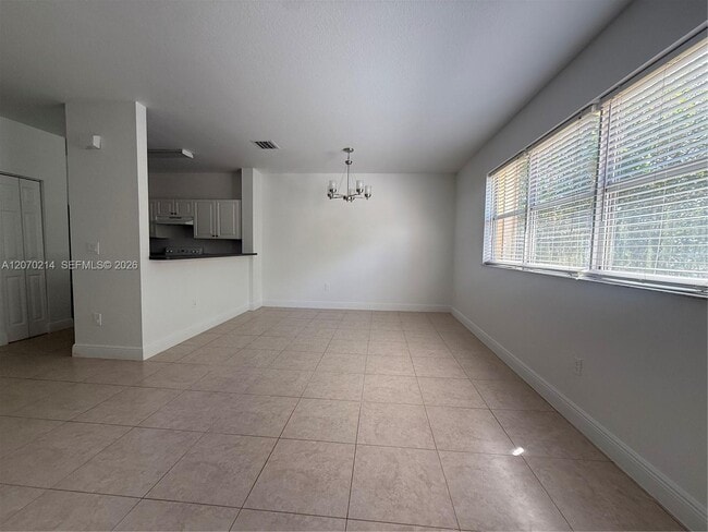 Building Photo - 3360 NE 14th Dr Unit 210-30