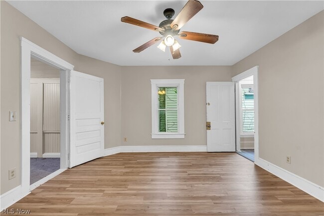 Building Photo - 2050 W 83rd St Unit 2/UP