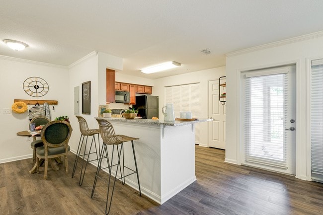 Cocina y asientos - Tremont at 22