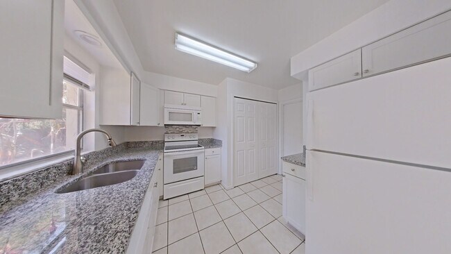 Photo - Center St 3125-3127 Unit 3127