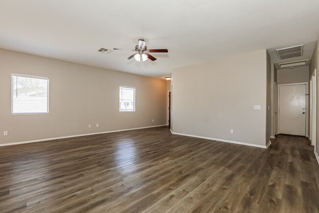 Photo - 1733 E Silversmith Trail