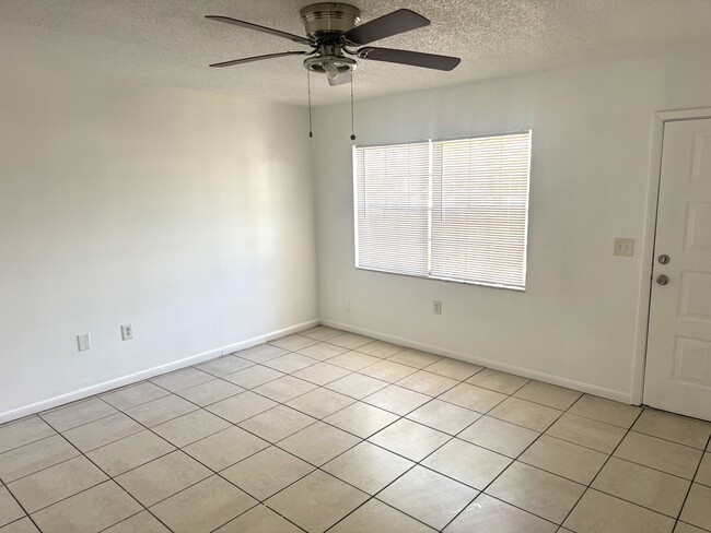 Photo - 8521 Chinaberry Dr