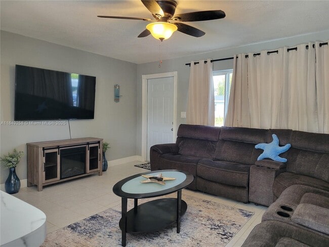 Photo - 2560 NE 8th Ter