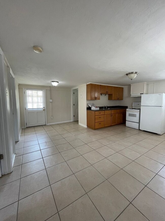 Photo - Fall 2026 2/1 Near Norman Hall & Sorority Row Grad Special