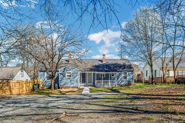 Photo - 176 Park St SE House