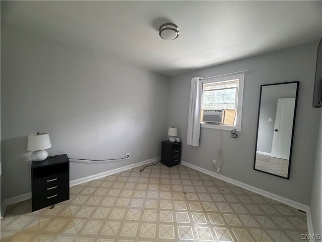 Photo - 1628 Steuben St