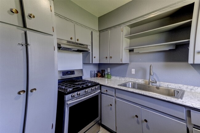 Photo - 1415 Phoenix Dr